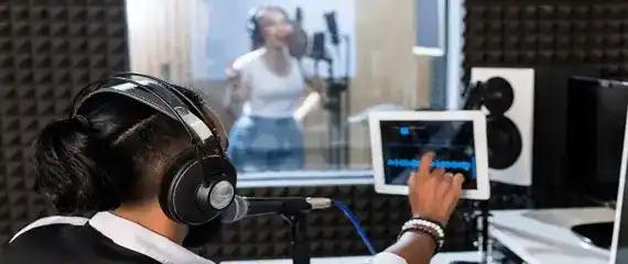 The Business Advantages of IVR and On-Hold Messages in the UAE